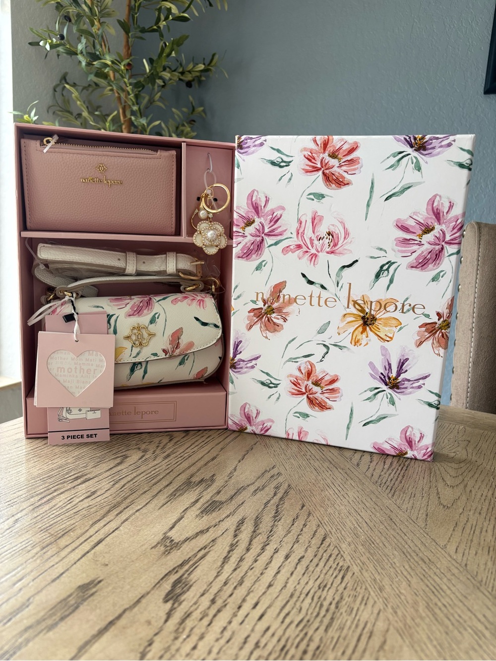 NWT Nanette Lepore 3 Pc Floral Crossbody Wallet Keychain Gift Set